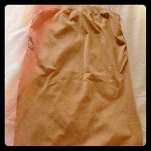 Mid-length stretch skirt